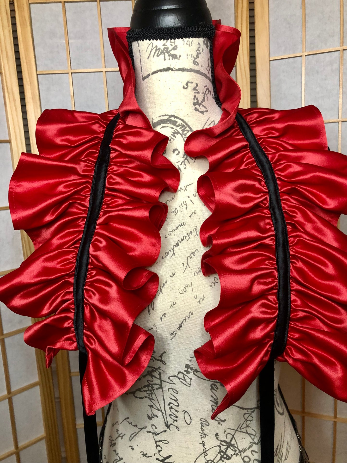 Erotic Queen Goddess Collar in Red & Black