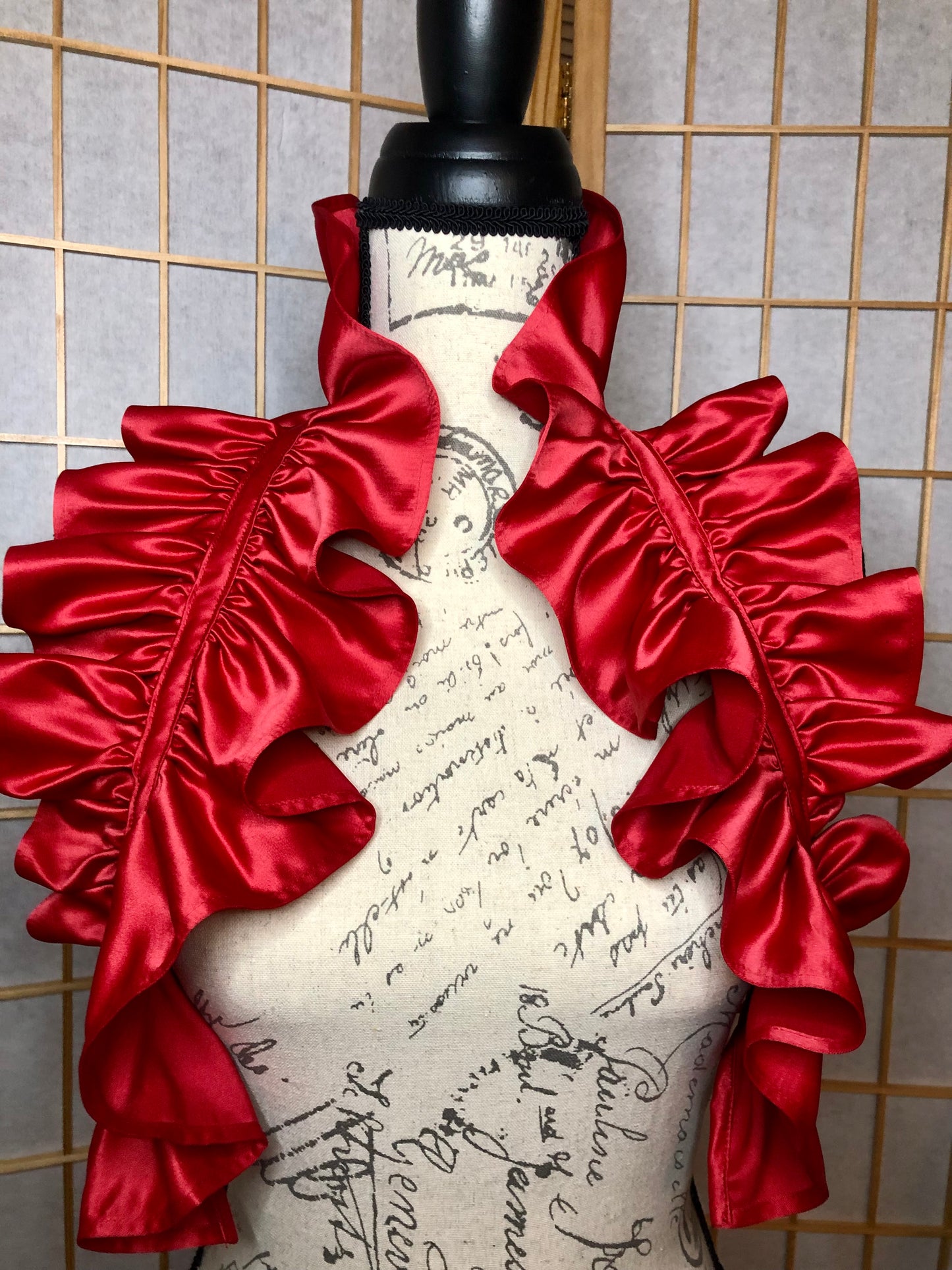 Erotic Queen Goddess Collar in Red